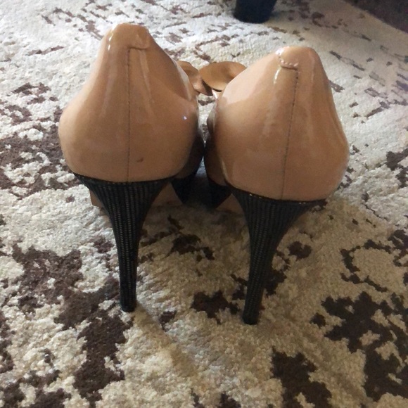 JESSICA SIMPSON Nude Patent Heel w/bow size 8 - Picture 4 of 5